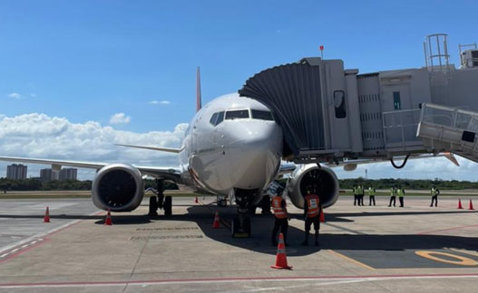 Avião com visão pela janela